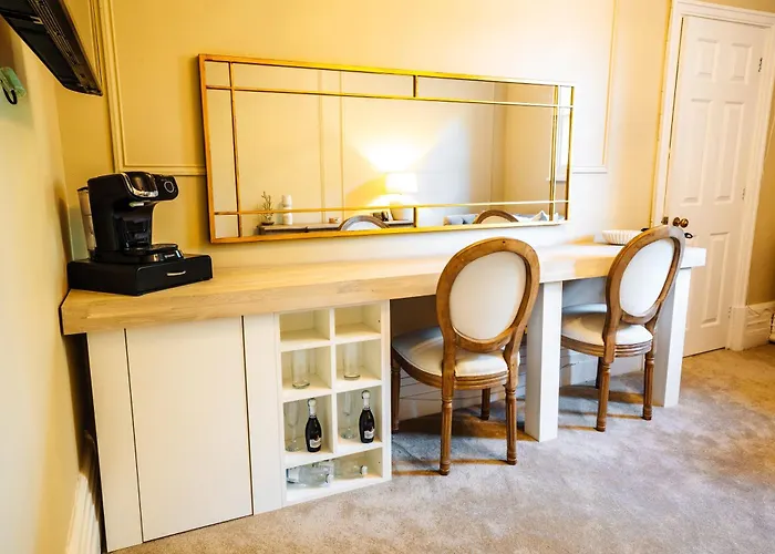Woodland Manor Hotel