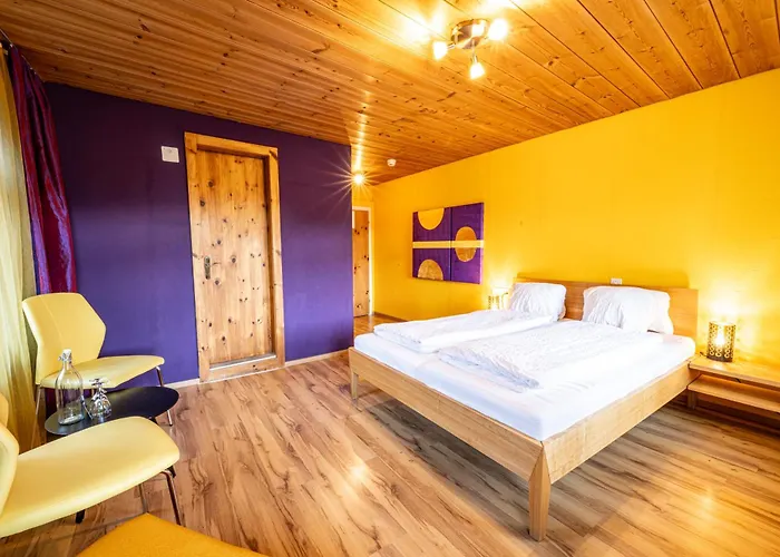 CURUNA Hotel-Garni B&B