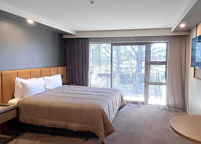 Distinction Mackenzie Country Hotel