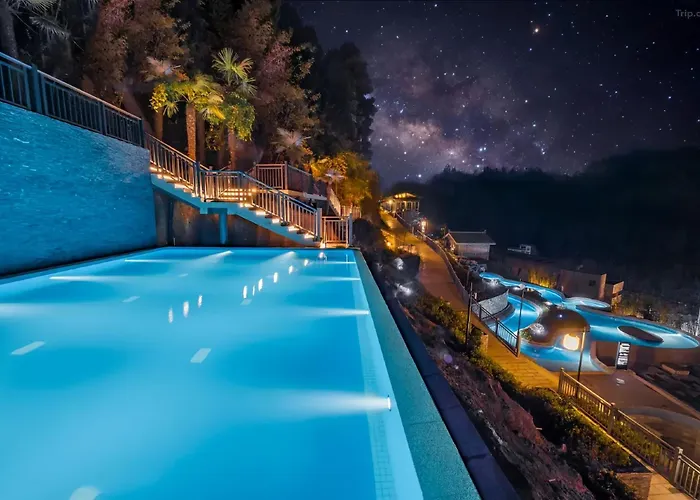 Phoenix Fairyland Hot Springs Hotel-Best Grand Hotel L&Swimming Facilities-Sumptuous Breakfast-Only Hot Spring-10Minute Walk To The Town-Free Pick Up