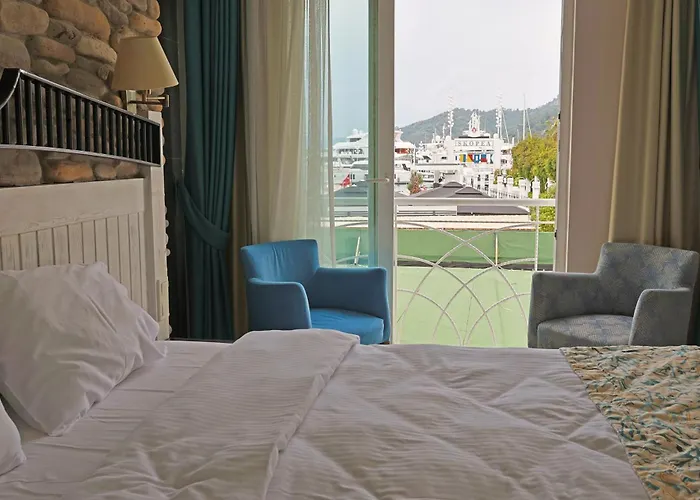 Dedeminn Marina Hotel