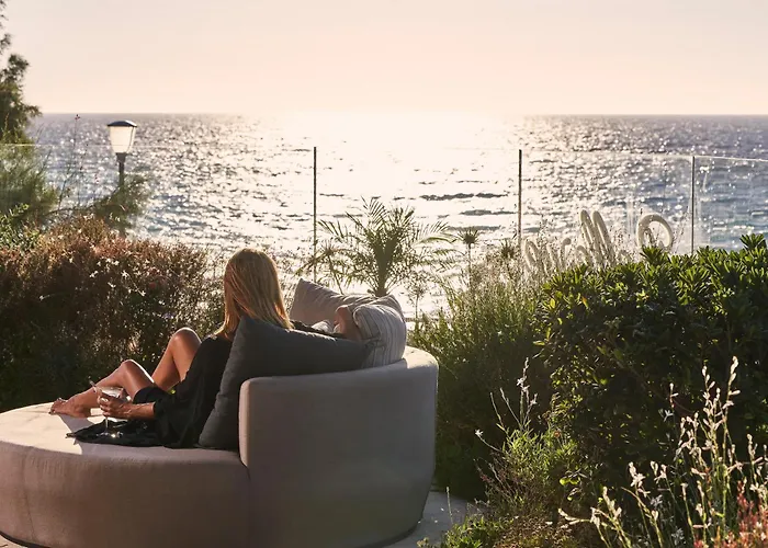 Bellevue On The Beach Suites
