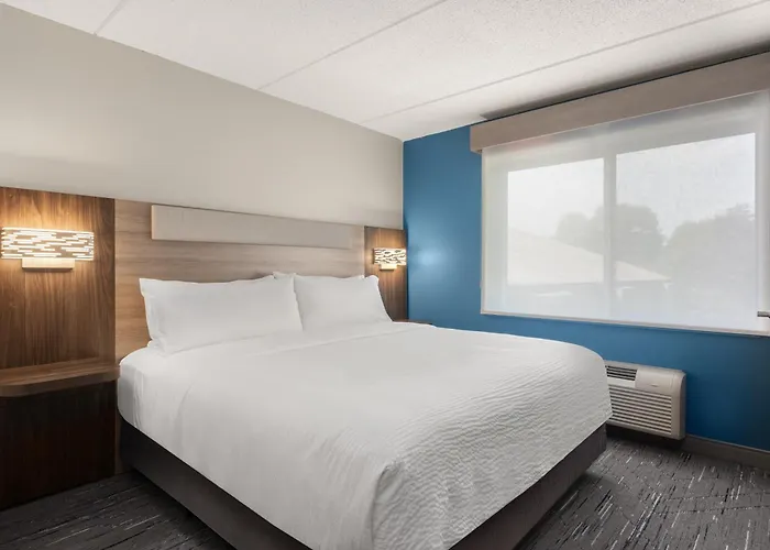 Holiday Inn Express & Suites Hawthorne - Elmsford North By Ihg
