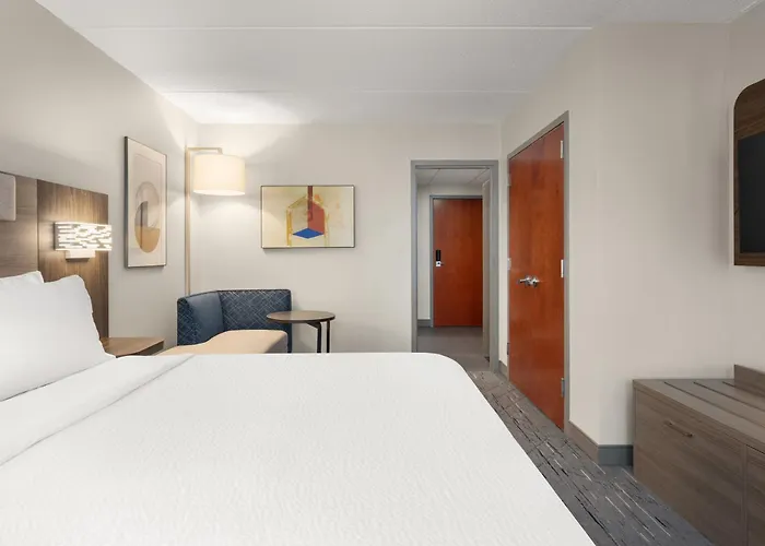 Holiday Inn Express & Suites Hawthorne - Elmsford North By Ihg