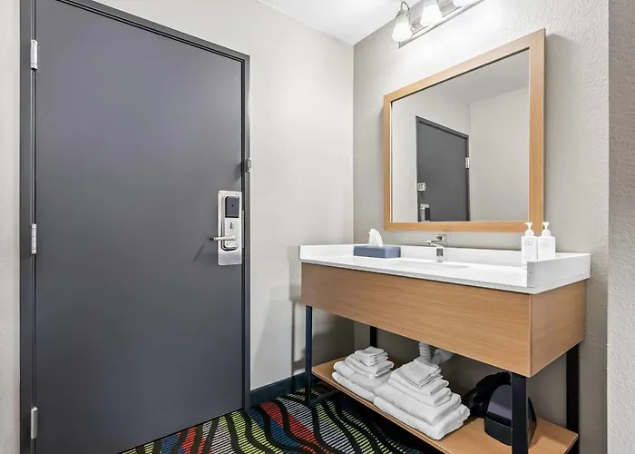 Super 8 By Wyndham Farmington