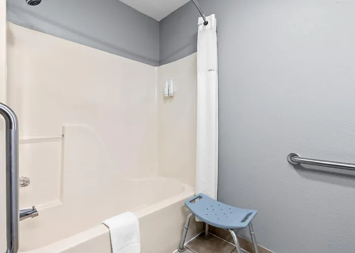 Super 8 By Wyndham Farmington