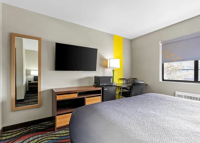 Super 8 By Wyndham Farmington