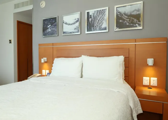 Hampton Inn & Suites By Hilton Paraiso
