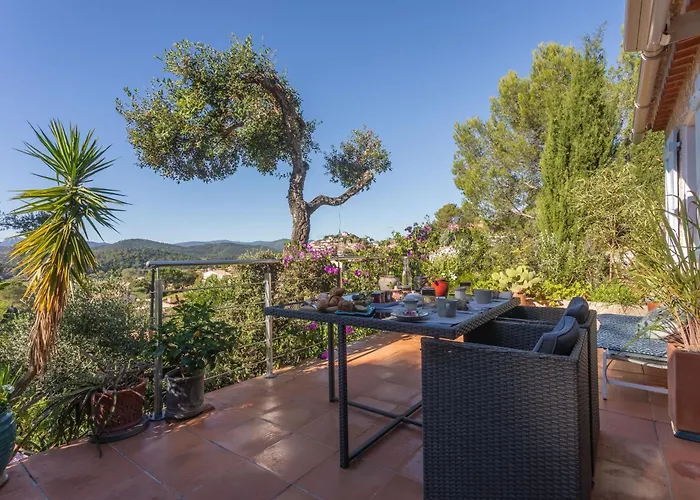 Bed and Breakfast Au Jardin Des Couleurs à Pierrefeu-du-Var