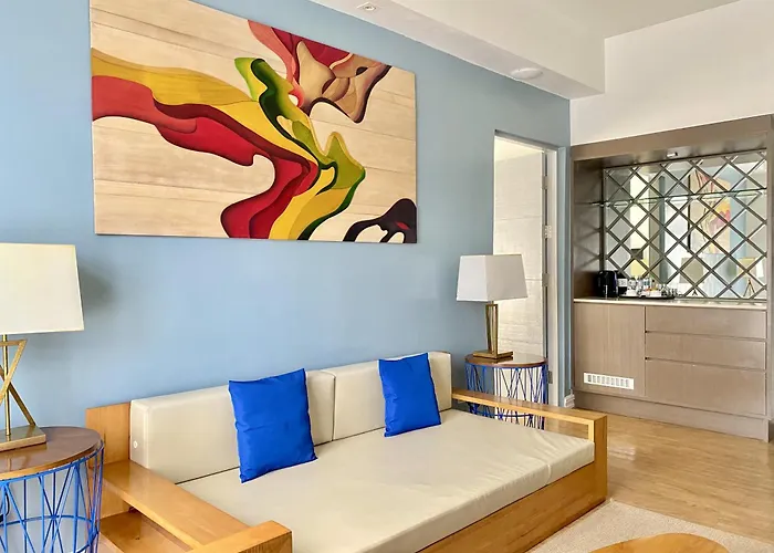 Ferra Hotel And Garden Suites
