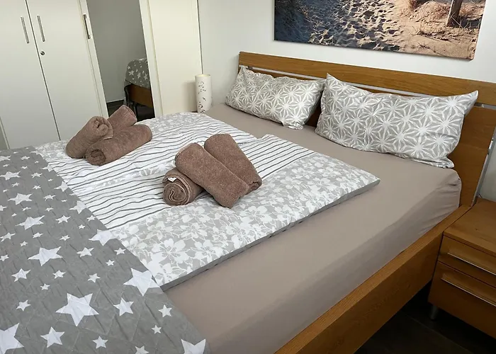 Inselparadies - Neubauwohnung mit großer Terrasse, Strandkorb und Garten.