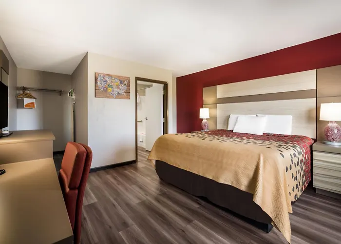 Econo Lodge Inn & Suites Canandaigua - Finger Lakes Area