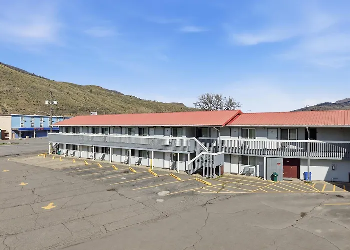 Canada'S Best Value Desert Inn & Suites