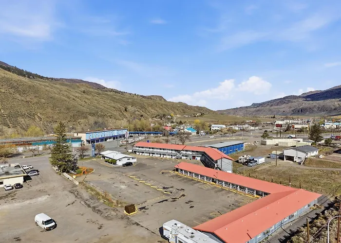 Canada'S Best Value Desert Inn & Suites