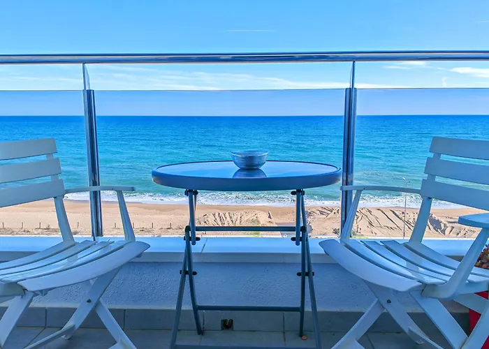 Apartment In Front Of The Beach