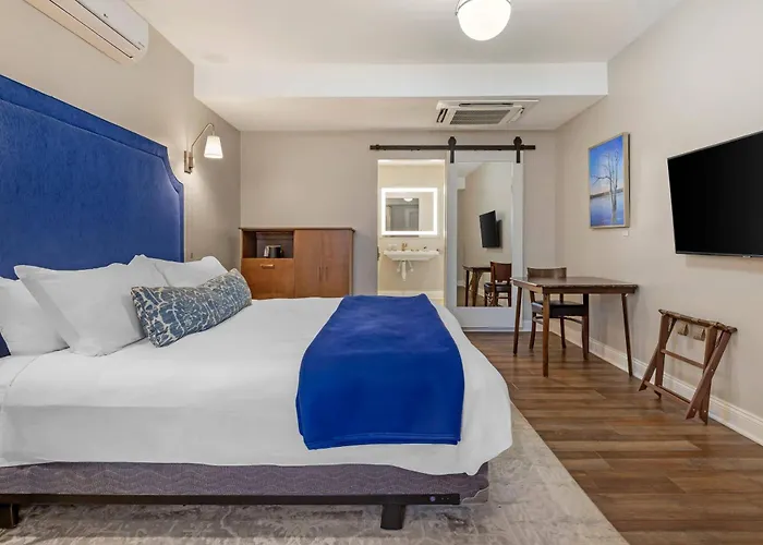 The Colonial Inn, An Ascend Collection Hotel