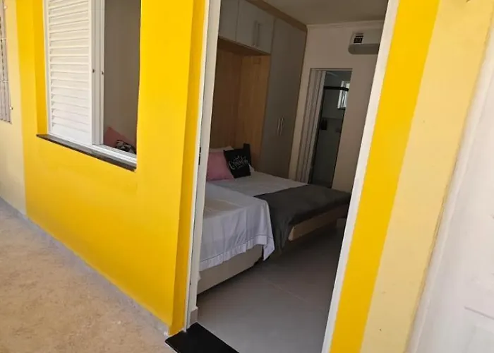Apartamento no Centro de Mongaguá, perto da praia e com ar condicionado !
