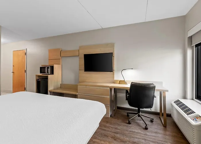 Days Inn & Suites By Wyndham Peachtree Corners Norcross