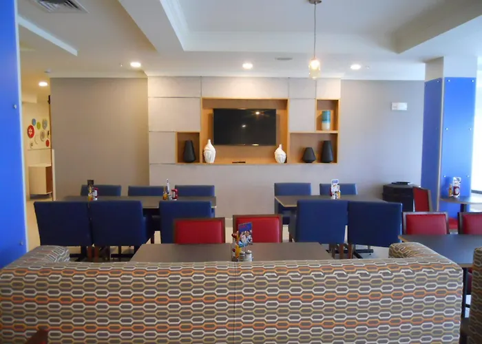 Holiday Inn Express & Suites Bethlehem Airport-Allentown Area