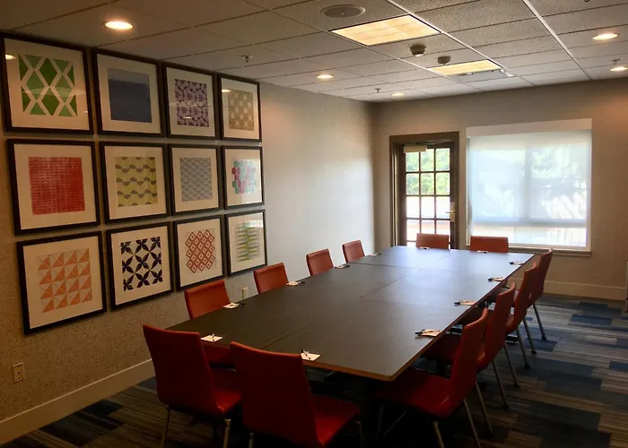 Holiday Inn Express & Suites Bethlehem Airport-Allentown Area