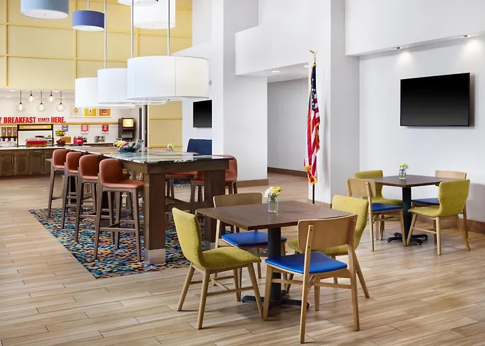 Hampton Inn & Suites Syracuse North Airport Area