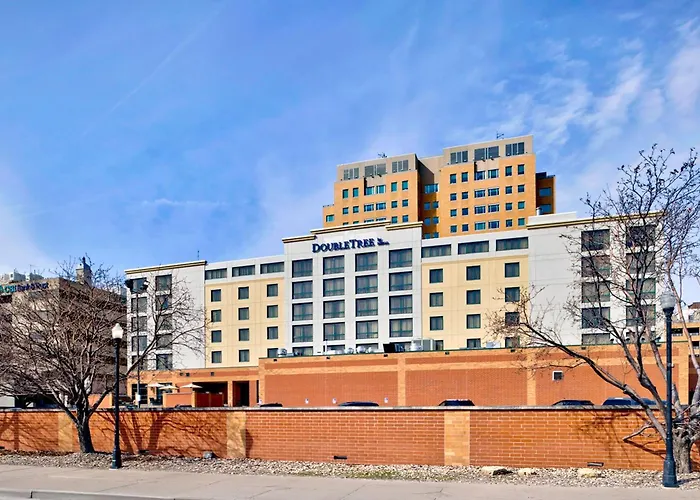 Doubletree By Hilton Davenport