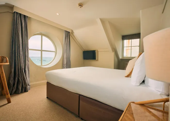 The Godolphin Hotel