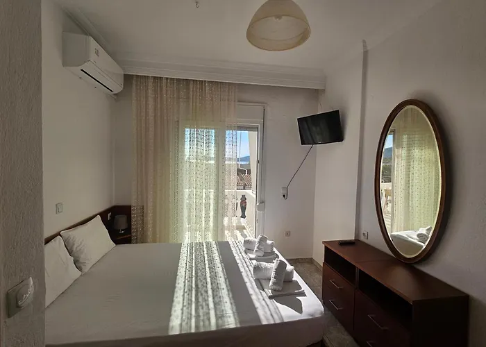 Leonidas Apartments