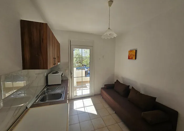 Leonidas Apartments