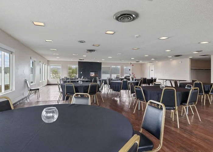 Waldport Bayfront Hotel & Restaurant