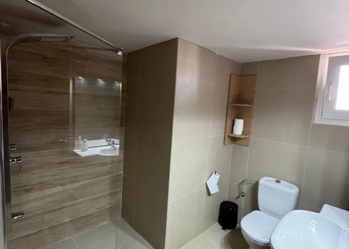 Molos Beach Rooms