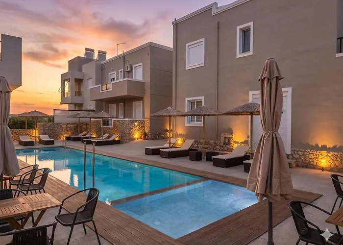 Diamond Deluxe Apartments Pool&Bar