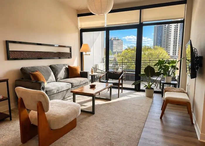 East Side Luxury 1Br Apt - Near Brady St With Balcony And Lounge - Sleeps 4