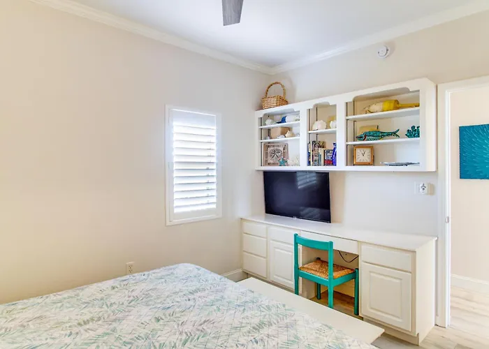 Bayfront Okaloosa Island Condo W/ Beach Boardwalk!
