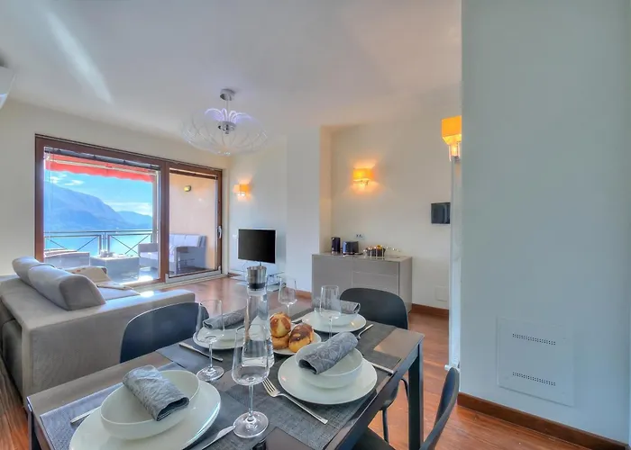 Panorama Lake View Apt + Pool & Beach - Happy Rentals