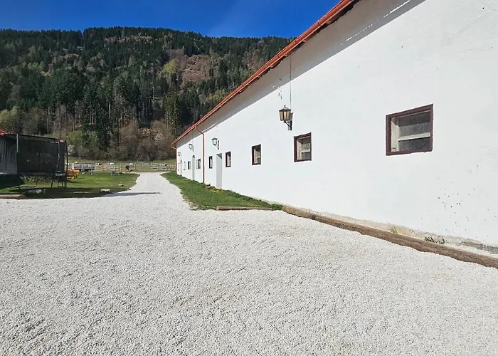 Pferdegut Schloss Treffen Apartments