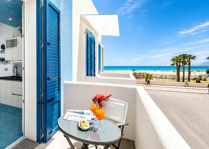 IL FARO E LA LUNA Beach Apartments