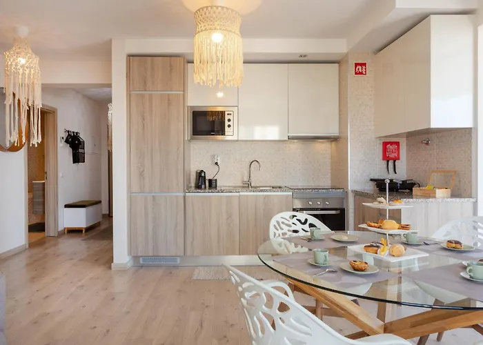 Mcrame Design Apt Sea View, Beachfront, Swimming Pool, 2Bdr, 2Bar, 6 Pax, Praia Da Rocha