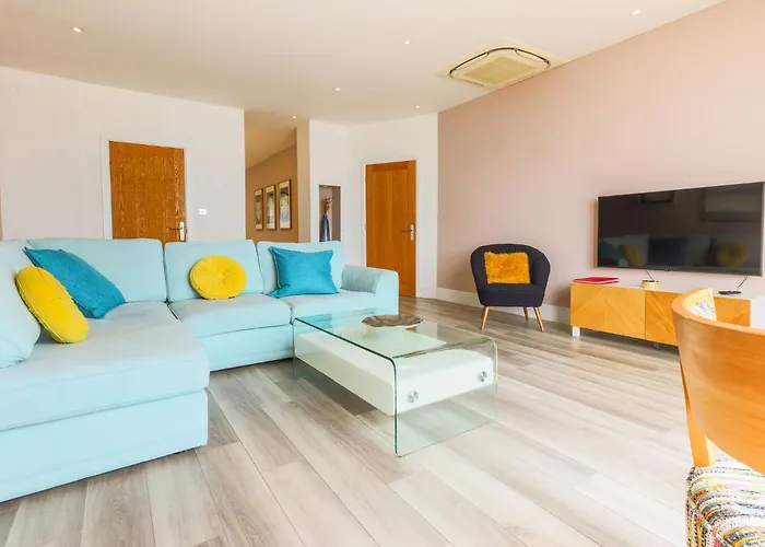 Luxury 1Br Seafront Apartment