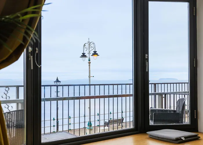 Luxury 1Br Seafront Apartment