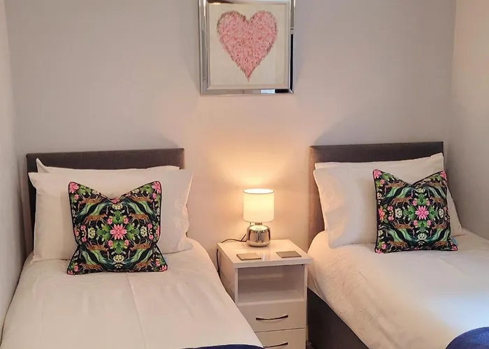 1 Merchants Gate - 2 Bedroom, City Apartment With Private Parking