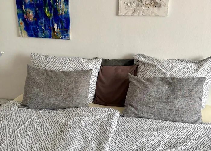 Lichtdurchflutete große Wohnung