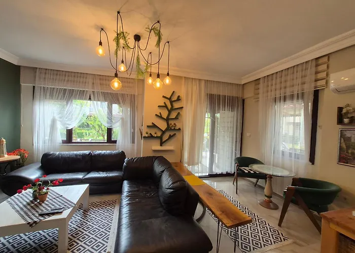 Havuzlu Bahçeli Müstakil Villa