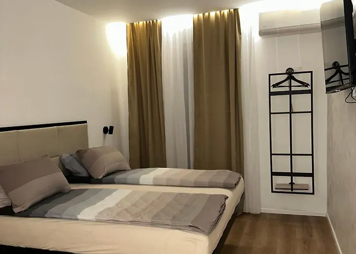 Villa Luca Free Garage Parking