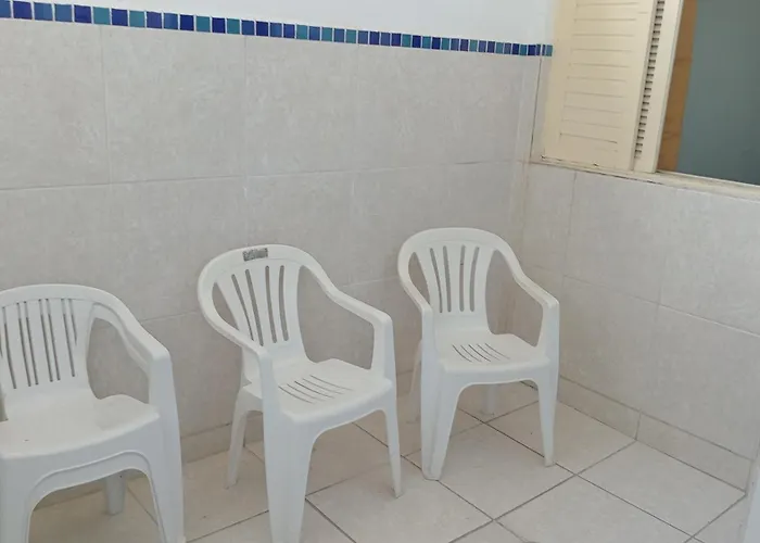 Casa a 250 metros a pé da praia. Ótima localização