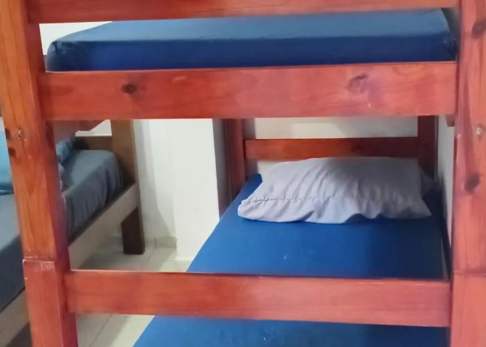 Casa a 250 metros a pé da praia. Ótima localização