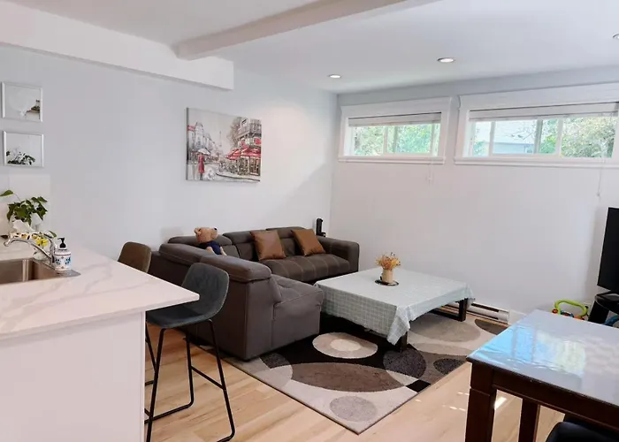 Ground Level Two Bedrooms Suite Near Lake And Golf Course