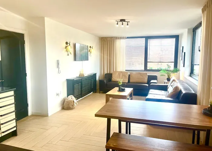 Spacious 3Br City Centre Apartment Free Parking