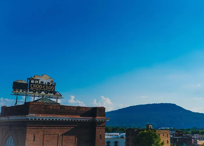La Quinta Inn & Suites By Wyndham Chattanooga Downtown/South