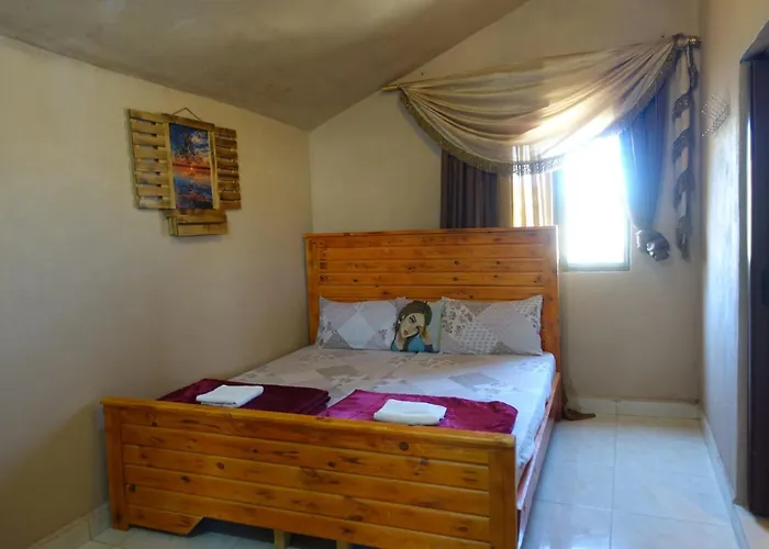 Dana Local Life Eco Lodge